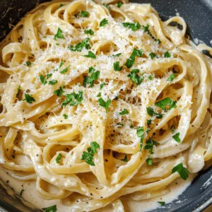 When it comes to comfort food, few dishes can rival the warmth and satisfaction of a hearty pasta meal. Enter the One Pot French Onion Pasta Delight, a culinary masterpiece that artfully combines the rich, savory flavors of traditional French onion soup with the beloved texture of pasta. This dish is not just a meal; it’s an experience that evokes cozy evenings and heartwarming gatherings around the dining table.